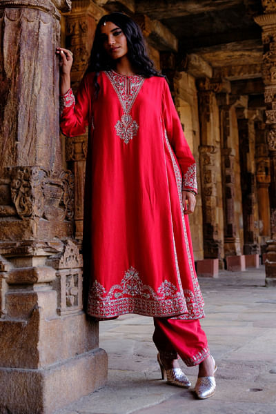 Red zardozi embroidered kurta set