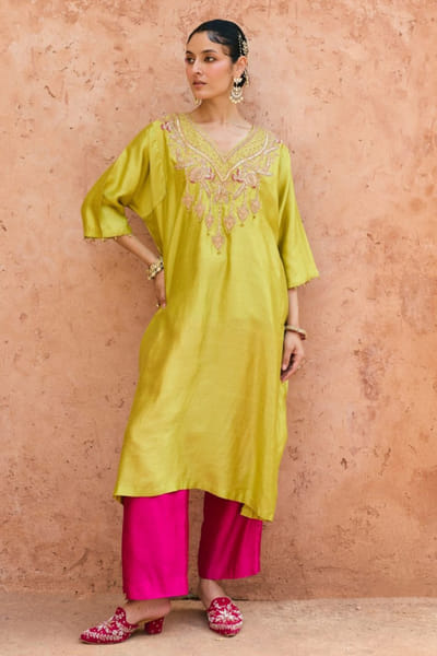 Vinita Bhansali Green and hot pink embroidered kaftan set VINIAUG26D153502