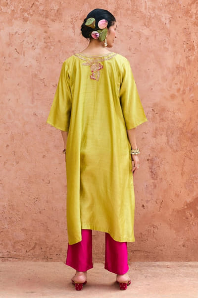 Vinita Bhansali Green and hot pink embroidered kaftan set VINIAUG26D153502