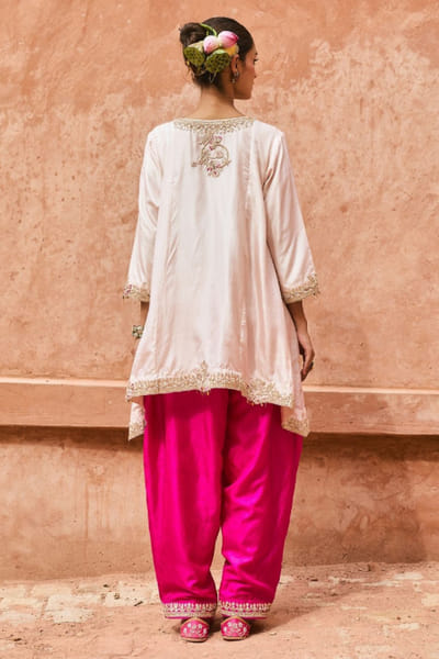 Vinita Bhansali Ivory and white embroidered kurta set VINIAUG26D152184