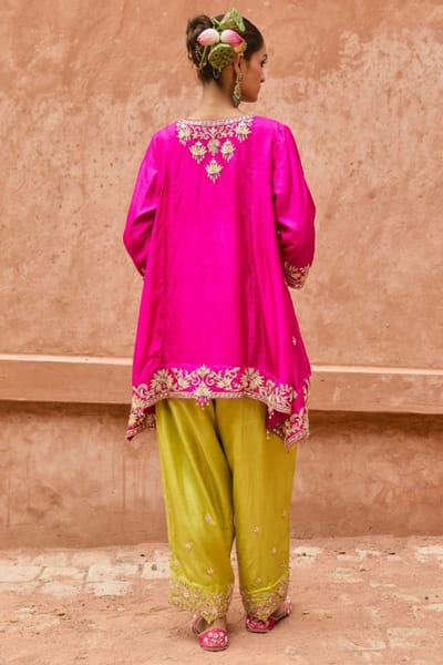 Vinita Bhansali Pink and green embroidered kurta salwar set VINIAUG26D153503