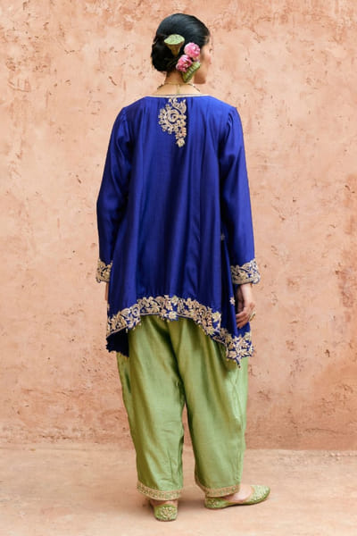 Vinita Bhansali Blue and green embroidered kurta set VINIAUG26D153508