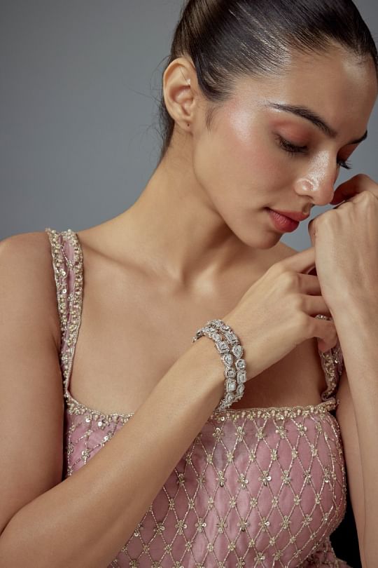 VIVINIA by Vidhi Mehra