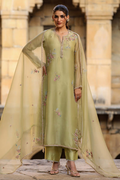Green zardozi and resham embroidered kurta set