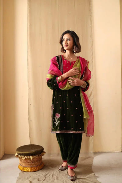 Khushboo & Pankaj Deep green and pink embroidered kurta set KHUSAPR26D143244