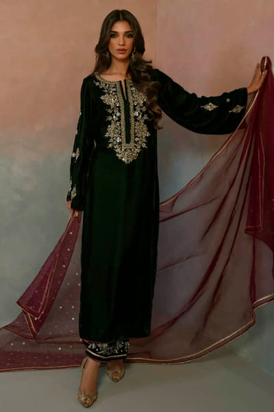 Khushboo & Pankaj Green and wine embroidered velvet kurta set KHUSAPR26D143250
