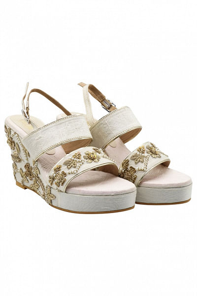 Off white embroidered wedges