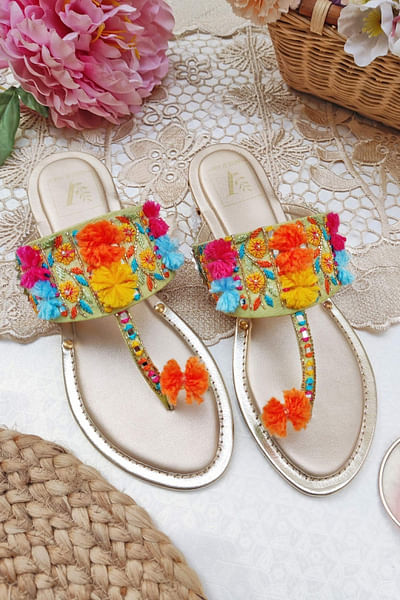 Multicolour pom pom kolhapuris
