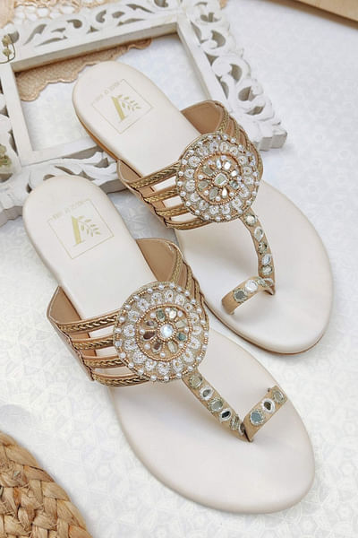 Gold embellished kolhapuris