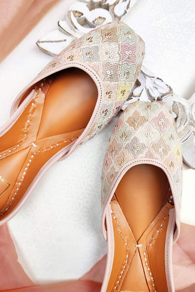 Pastel embroidered juttis