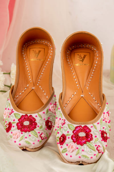 Baby pink embroidered juttis