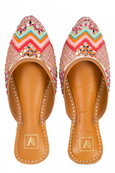 Multicoloured chevron juttis