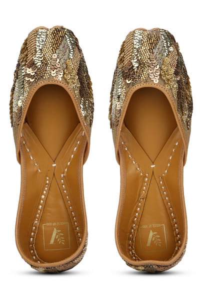 Gold embroidered juttis