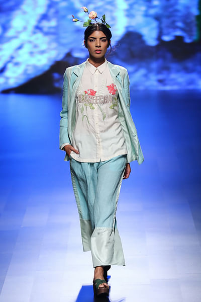 Pant-suit with embroidered shirt