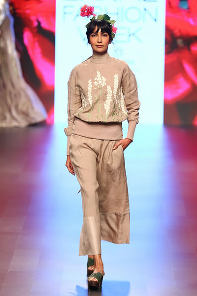Embroidered bomber with linen-silk pants