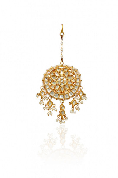 Kundan maang tika