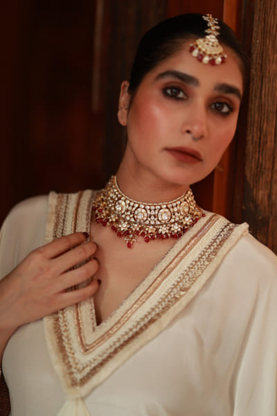 Varq Jewels Red bead studded kundan maang tikka VARQJUL26D148508