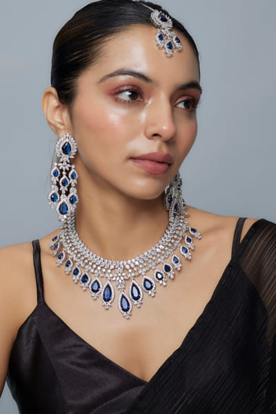 VIVINIA by Vidhi Mehra Blue sapphire stone necklace set VIVAPR25D723002