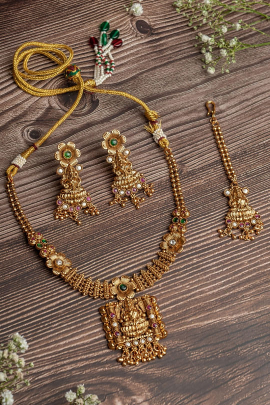 VIVINIA by Vidhi Mehra
