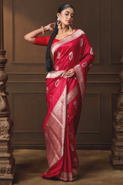 Vishwa by Pinki Sinha Red handwoven banarasi silk sari VISNOV25D138965