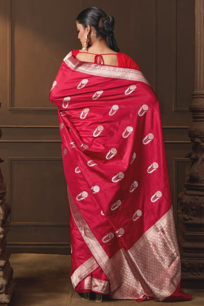 Vishwa by Pinki Sinha Red handwoven banarasi silk sari VISNOV25D138965