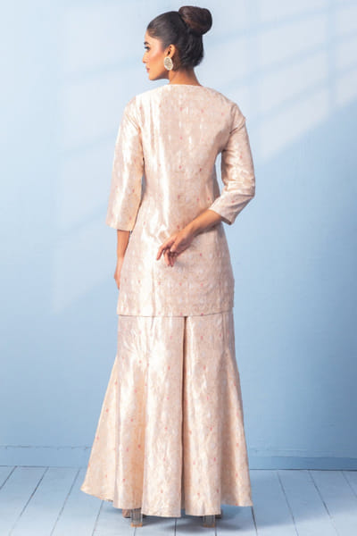 Vishwa by Pinki Sinha White handwoven banarasi sharara set VISNOV25D137986