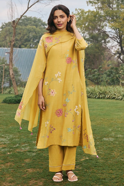 Daffodil floral appliquéd kurta set