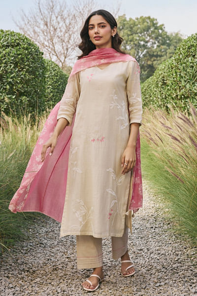 Ecru floral appliquéd embroidered kurta set