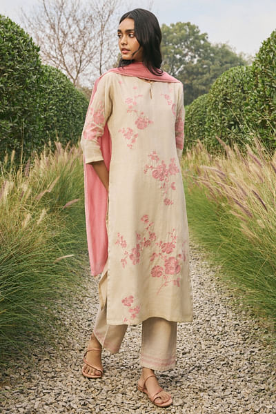 Ecru floral appliquéd kurta set