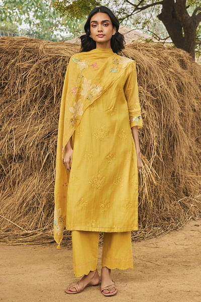 Daffodil floral thread embroidered kurta set
