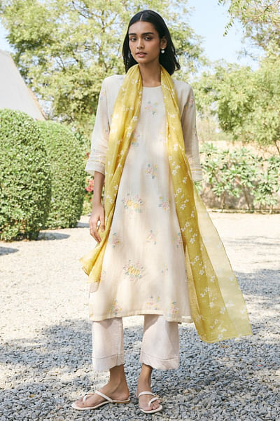 Ecru floral thread embroidered kurta set