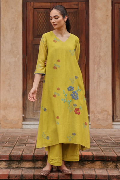 Citrine floral thread and applique kurta set