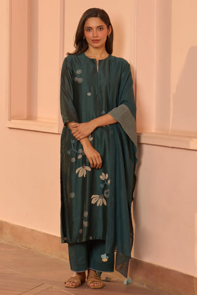 Jade floral appliqué embroidery kurta set