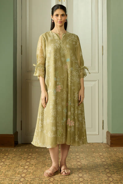 Vaayu Ivory appliqué embroidered kurta set VAAYAPR26D143008