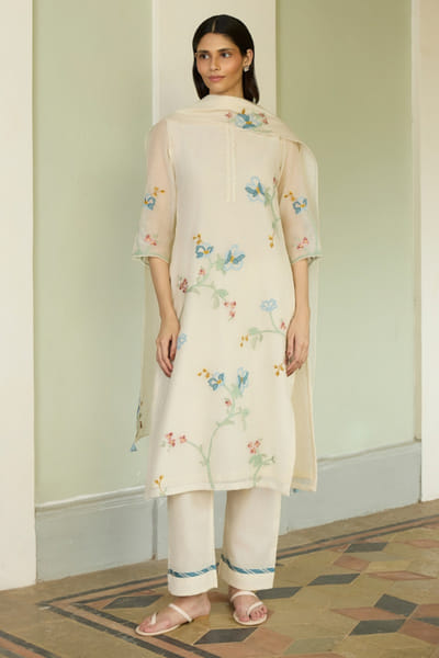 Vaayu Ivory applique kurta set VAAYAPR26D143009