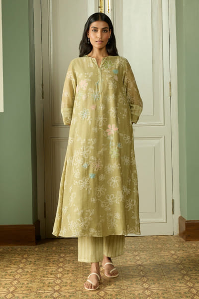 Vaayu Green thread embroidered printed co-ord set VAAYAPR26D143018
