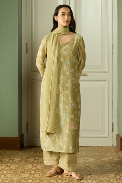 Vaayu Green thread embroidered printed kurta set VAAYAPR26D143019