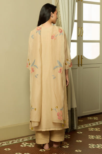Vaayu Sand floral appliqué kurta set VAAYJUN26D248065