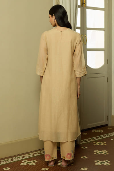 Vaayu Sand floral applique kurta set VAAYJUN26D248066
