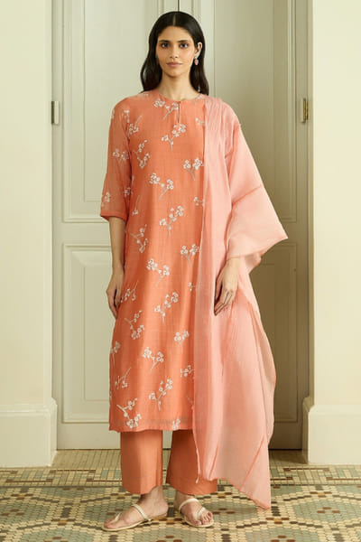 Vaayu Tangerine floral embroidered kurta set VAAYJUN26D248068