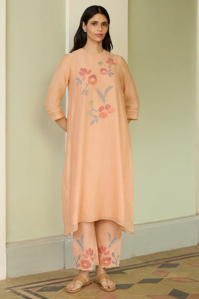Vaayu Peach floral-applique kurta set VAAYJUN26D248077
