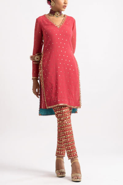 Vvani by Vani Vats Coral embroidered kurta set VVARANGSS2204