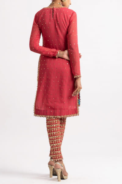 Vvani by Vani Vats Coral embroidered kurta set VVARANGSS2204