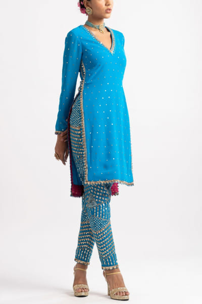 Vvani by Vani Vats Blue embellished kurta set VVARANGSS2206