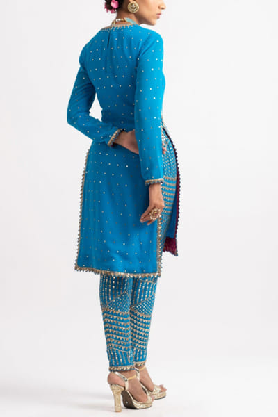 Vvani by Vani Vats Blue embellished kurta set VVARANGSS2206