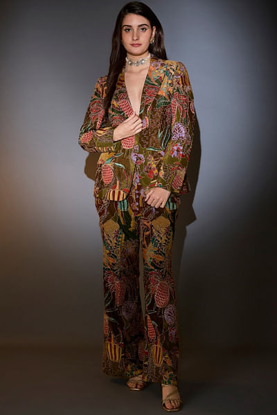 Green aari embroidered blazer set