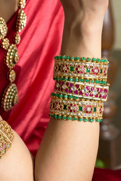 Preeti Mohan Red and green kundan bangles PREEJUN26D148293