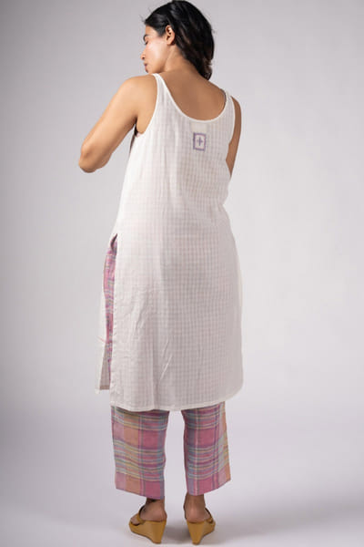 Subtle Shuttle Studio White checks lace embroidered tunic SUBAPR26D141718