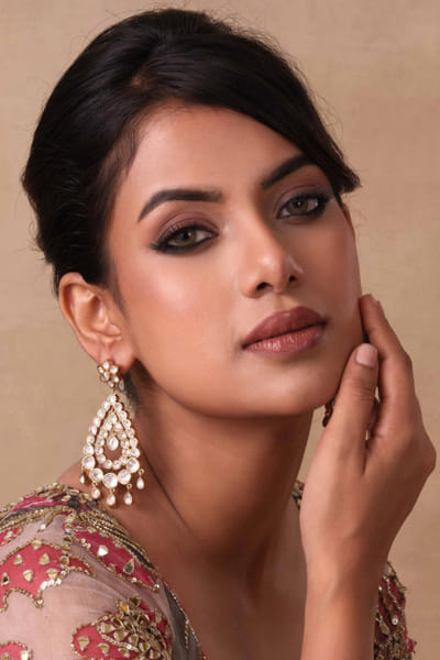 White and gold kundan embellished earrings