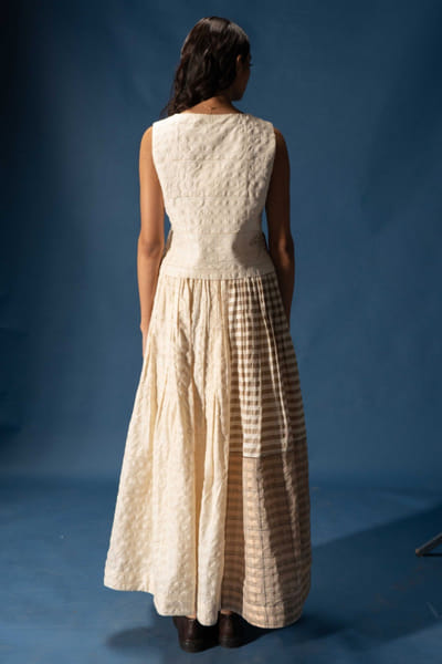 Subtle Shuttle Studio Ivory floral embroidered waistcoat SUBTJUN26D146448